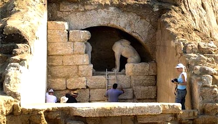 Ünlü Amphipolis Mezarı Kaderine Terk Edildi