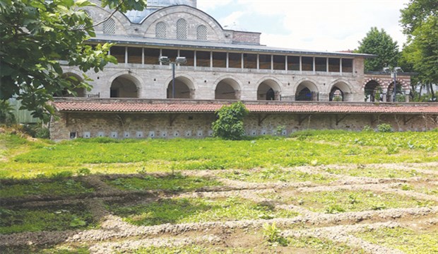 Tarihi Piyalepaşa Camii’nin Bostanı Otopark Yapılamayacak