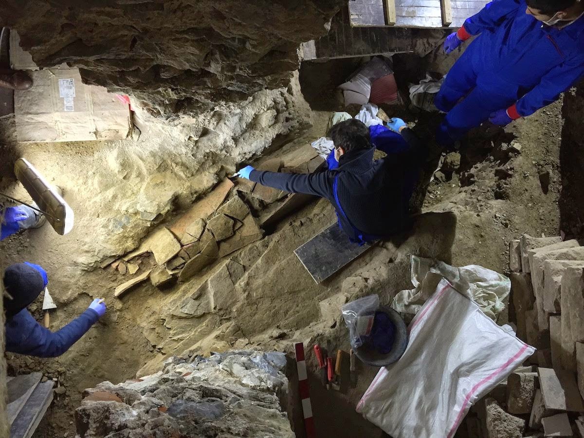 2015 Yılında Türkiye’den En Önemli 10 Arkeolojik Keşiflerinden beyoğlu'nda bulunan bizans nekropolü