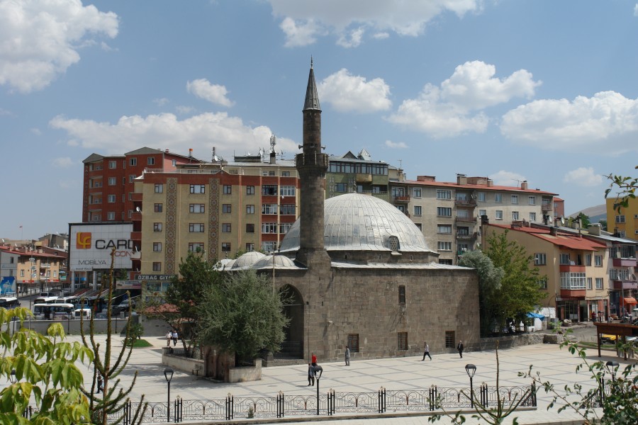 Erzurum’daki Osmanlı Camisinin Restorasyonunda Kayıp Mezarlar Çıktı