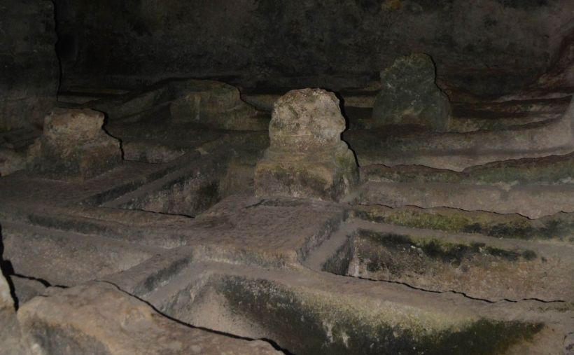 Hatay’da 2000 Yıllık Kaya Mezarlar Definecilerin Uğrak Yeri Oldu