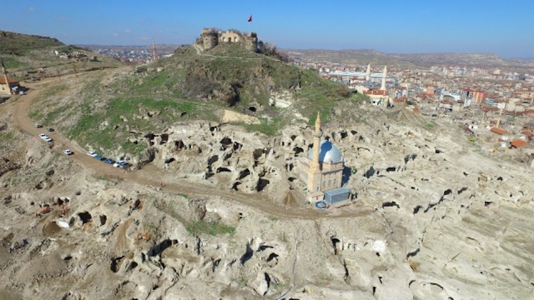 Nevşehir'deki Devasa Yeraltı Şehrinin Yapıları Havadan Görüntülendi