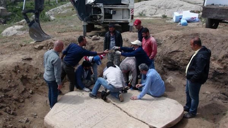 Elazığ'da üzerinde savaş sahnelerinin bulunduğu 2700 yıllık rölyef bulundu.