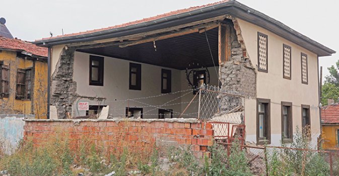 Ankara’da 400 Yıllık Cami Yanlış Restorasyon Sonucu Kısmen Çöktü