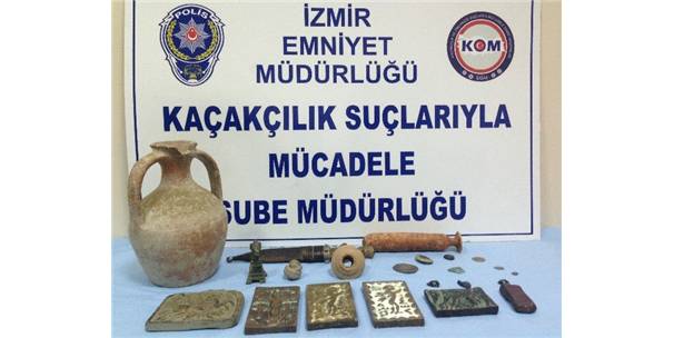 İzmir’de Tarihi Eserleri Satmaya Çalışırken Yakalandı