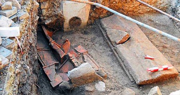 Foça’daki Kanalizasyon Çalışmaları Tarihi Yok Ediyor