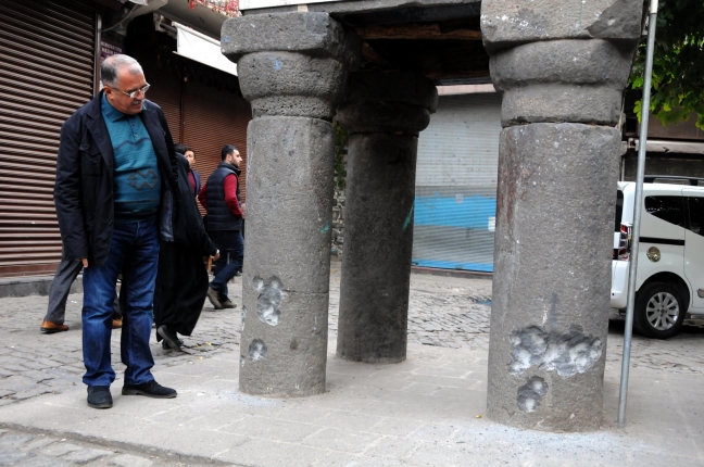 Diyarbakır’da Tarihi Dört Ayaklı Minare Mermilere Hedef Oldu