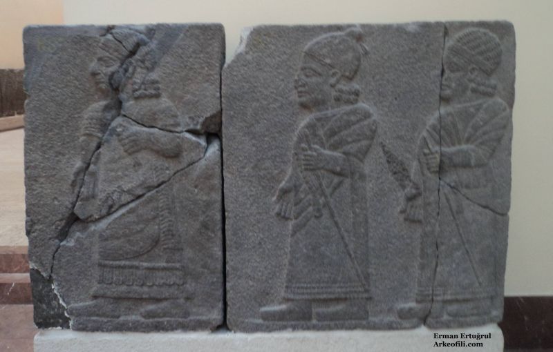 istanbul arkeoloji müzelerinde sergilenen antik ortostatlar ve duvar levhaları