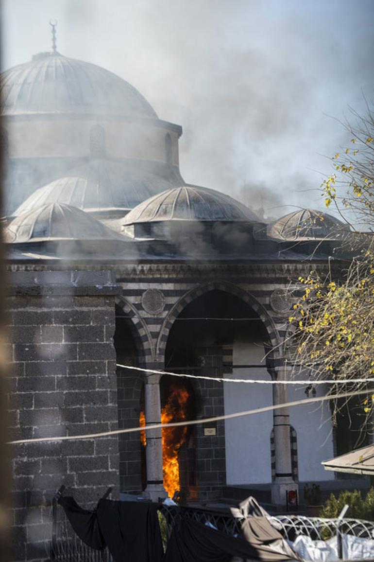 Diyarbakır’daki 500 Yıllık Osmanlı Camii Harap Oldu