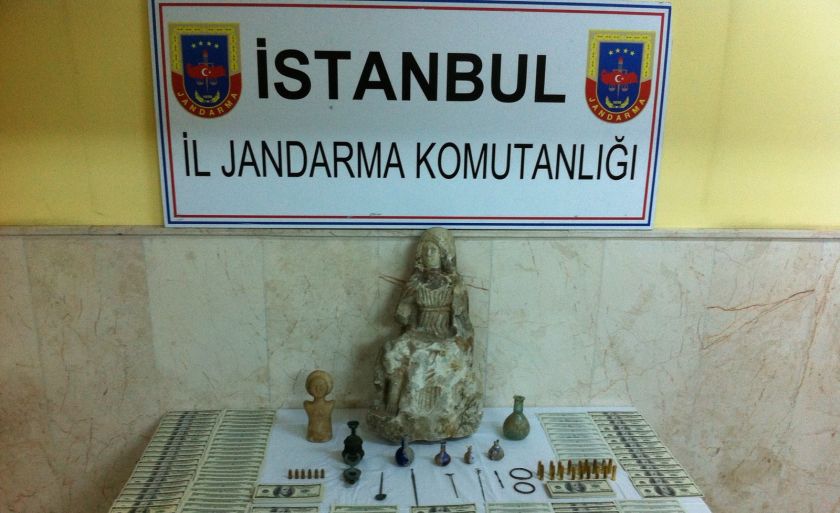 İstanbul’daki Operasyonda İskender Sikkeleri ve Kibele Heykeli Bulundu