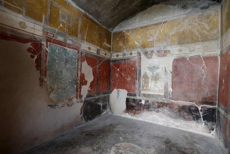 Restore edilen çamaşırhane ve duvar resimleri (Ciro de Luca/Reuters/Corbis)