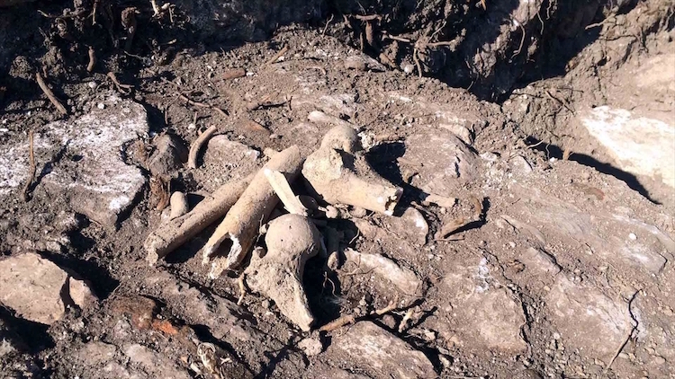Tarihi Ermeni Kilisesinin Bahçesinde İnsan Kemikleri Bulundu