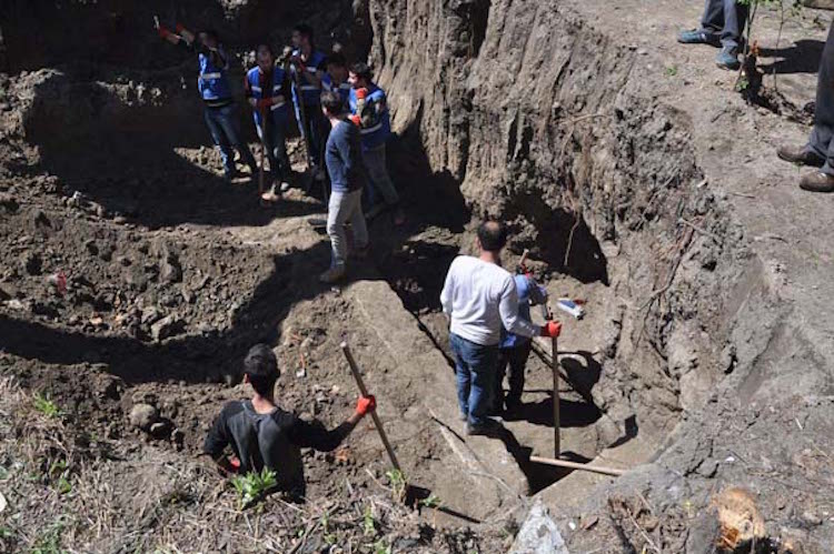 Kütahya'da Defineciler Roma Dönemi Mezarına Tünel Kazdı