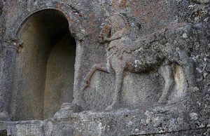 lukuyanus anıtı'nda 2000 yıllık at yarışı kuralları
