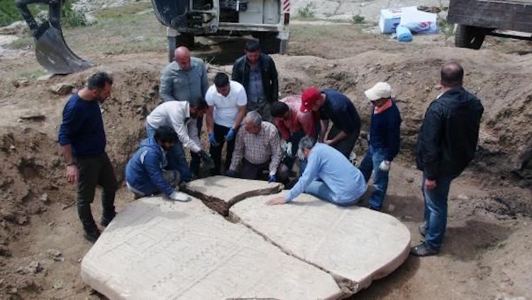 Elazığ'da üzerinde savaş sahnelerinin bulunduğu 2700 yıllık rölyef bulundu.