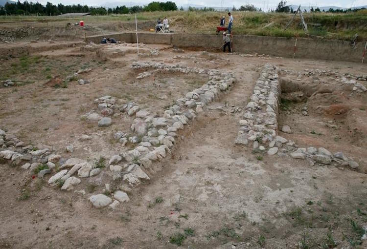 İzmir Yeşilova Höyüğünde 5.000 Yıllık Kemikte DNA Örneği Bulundu