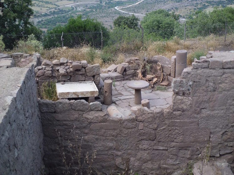 Manisa Belediyesi Yol Kazılacaksa Aigai Antik Kenti'ne Para Yok Dedi