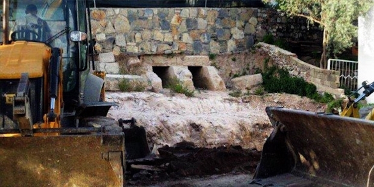 Bodrum'da Roma Dönemi Mezarlarına Kepçe Girdi