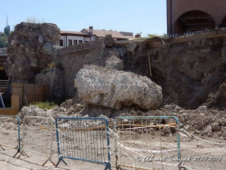 Ankara'da Augustus Tapınağı Yakınındaki Sur Duvarı Yıkıldı!