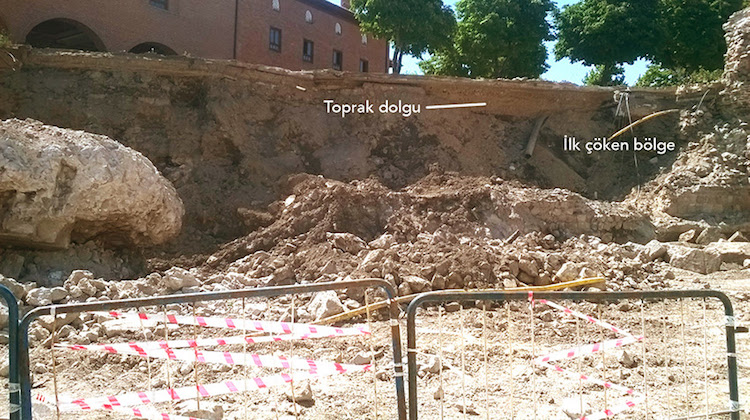 Augustus Tapınağı Bakımsızlık, Bizans Duvarı İş Makinaları Kurbanı