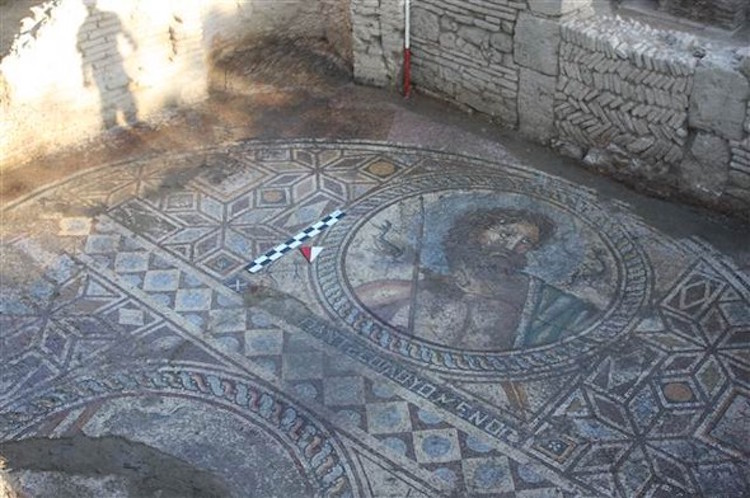 Adana'da 1700 Yıllık Yazıtlı Poseidon Mozaiği Bulundu