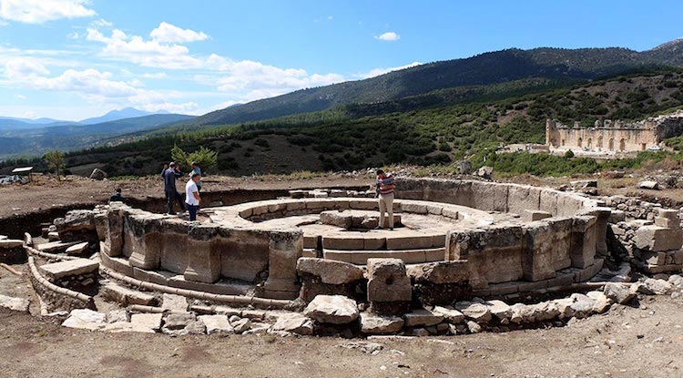 Kibyra Antik Kenti'nde Yeni Bulunan Çeşmeden Tekrar Su Akacak