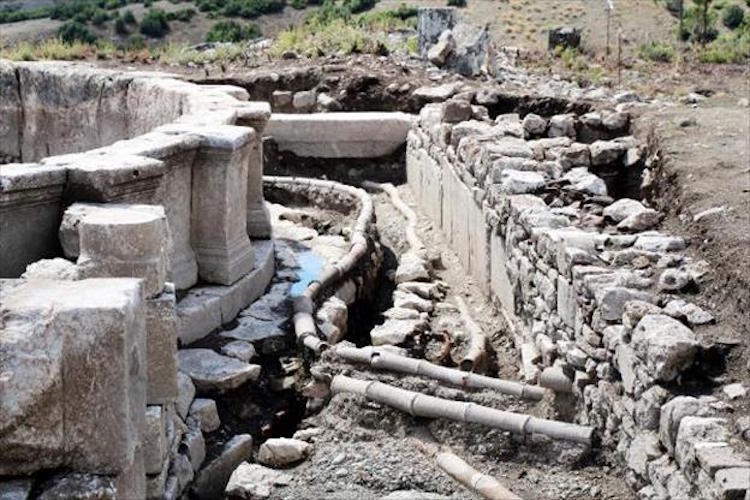Kibyra Antik Kenti'nde Yeni Bulunan Çeşmeden Tekrar Su Akacak