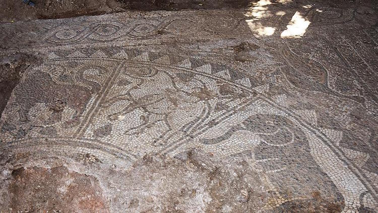 Kütahya'da Yanan Bir Evin Altında Çıkan Mozaikler İçin Kazılar Başladı