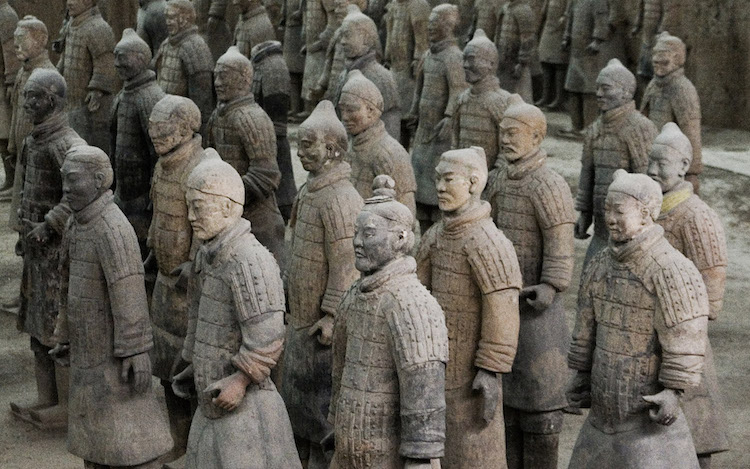 ünlü terakota askerlerini yunan heykeltraşlar tasarlamadı
