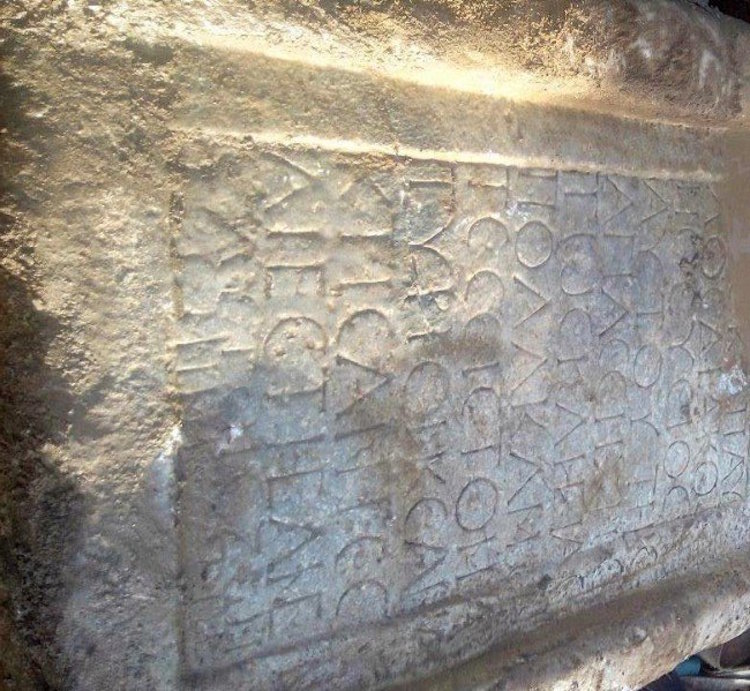 Konya'da Antik Yunan Komutanına Ait İki Tonluk Mezar Steli Bulundu