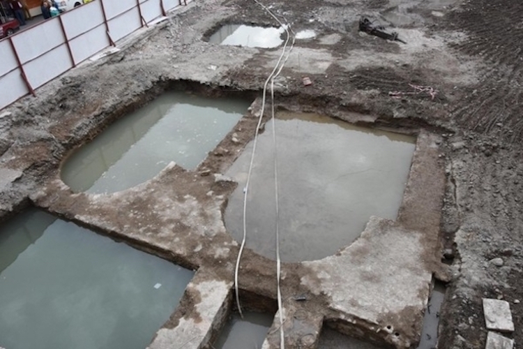 İzmir'de Tarihi Şapel Çıkan İnşaatta Arkeolojik Kazılar Başladı