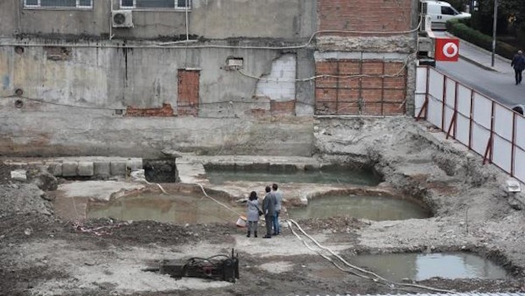 İzmir'de Tarihi Şapel Çıkan İnşaatta Arkeolojik Kazılar Başladı