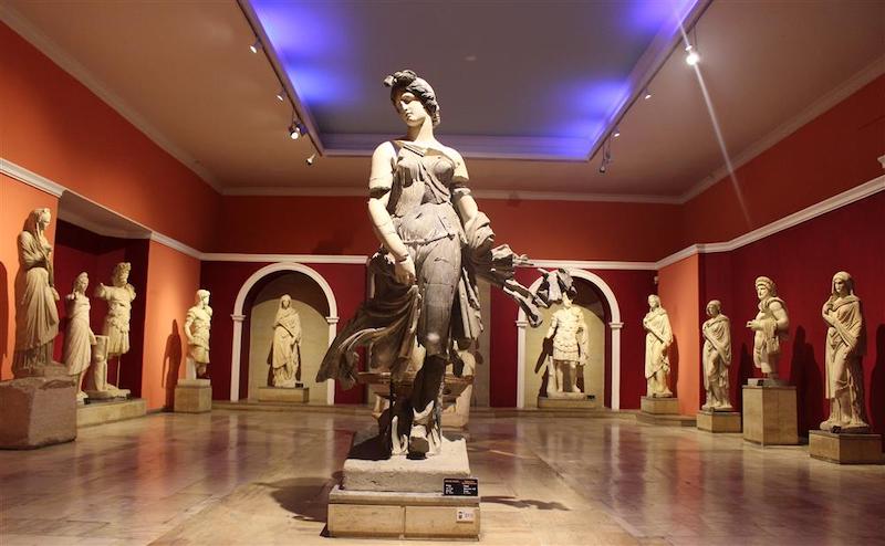 Atalante heykeli (Antalya Arkeoloji Müzesi)