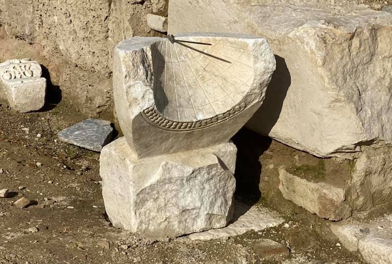 Laodikya Antik Kentinde Gne Saati Bulundu