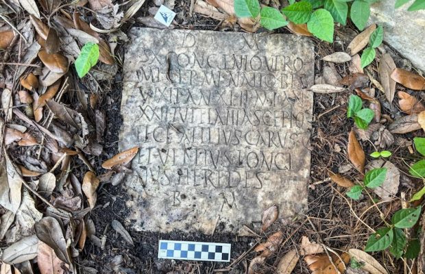 ABD’de Bir Bahçede Bulunan Roma Mezar Taşı İtalya’ya Verildi